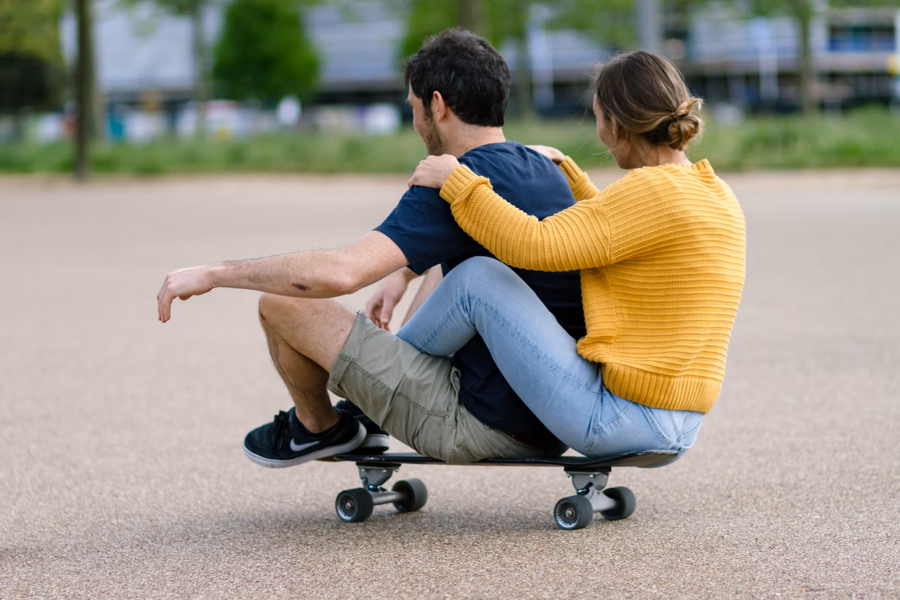 couple on a skateboard
